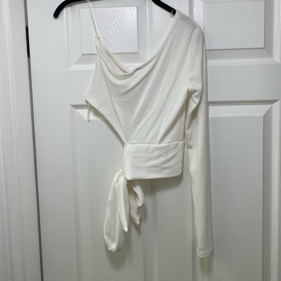 nwt white off the shoulder one shoulder bow top windsor - Picture 6 of 6